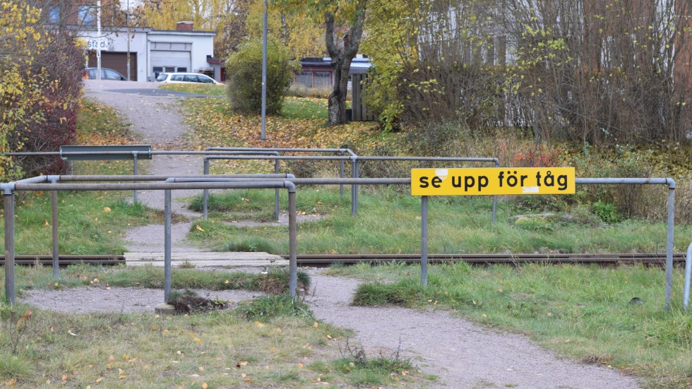 Trafiksituationen vid Hackelområdet i Rimforsa ska utredas och åtgärdas.