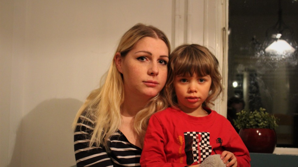Jessica Sjöberg och hennes dotter Julia Sjöberg, 4, är ledsna över att kaninen Bonnie försvunnit.