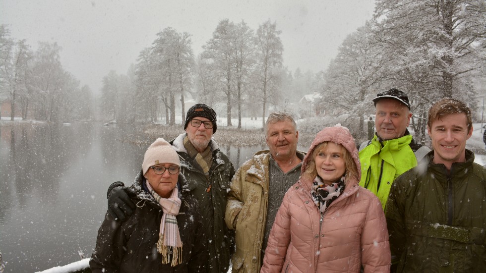 Anne och Willy Holmsten, Tord Adolfsson, Marina Lundmark, Bengt Karlsson och Viktor Backman bor alla norr om Nedre bruksdammen. "Rivningen känns otroligt framstressad", säger Viktor Backman.