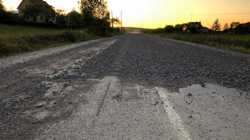 Vid övergången mellan asfalten och gruset behöver farten anpassas ordentligt.