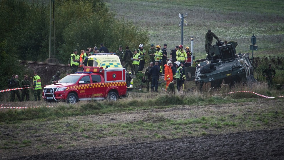 Tre personer fördes till sjukhus efter olyckan mellan Vagnhärad och Västerljung, som inträffade under den stora militärövningen Aurora i september 2017.