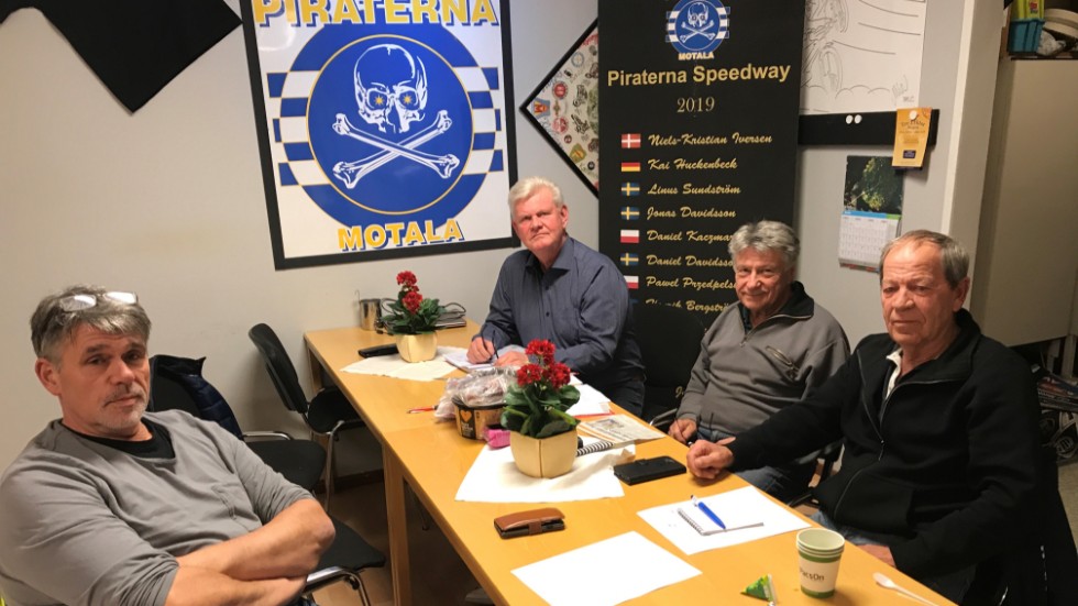 En bild från det senaste styrelsemötet i Piraterna, med Yngve Rylander, Thomas Wahlström, Sven Gustafsson och Ulf Gunnarsson. Piraterna vädjar nu brett om hjälp för att rädda elitserielaget till 2020.