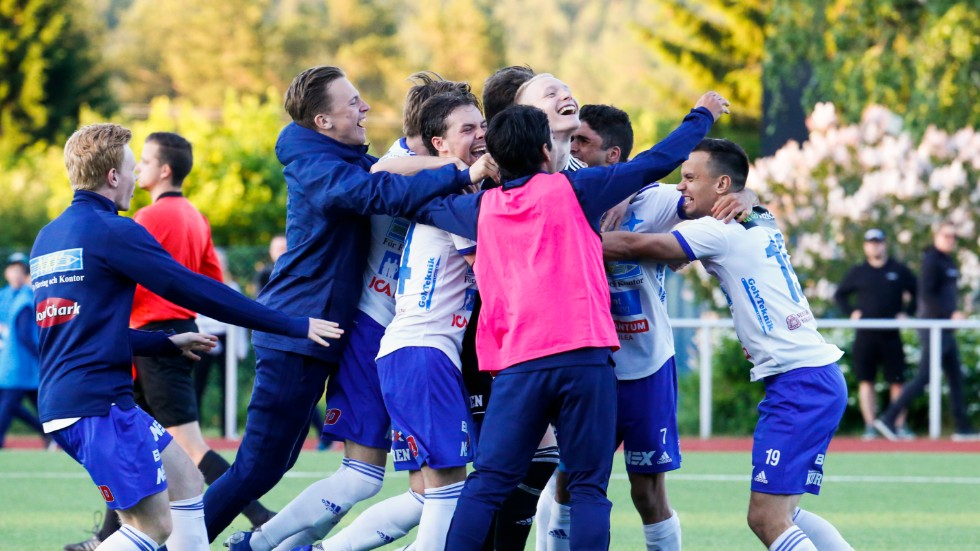 IFK Luleå firar framgångarna i division 2. 