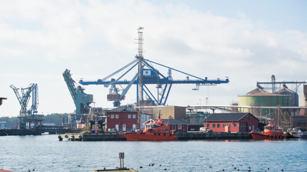 Oxelösunds hamn AB får betala 50 000 kronor för  rensmuddringen förra året. 