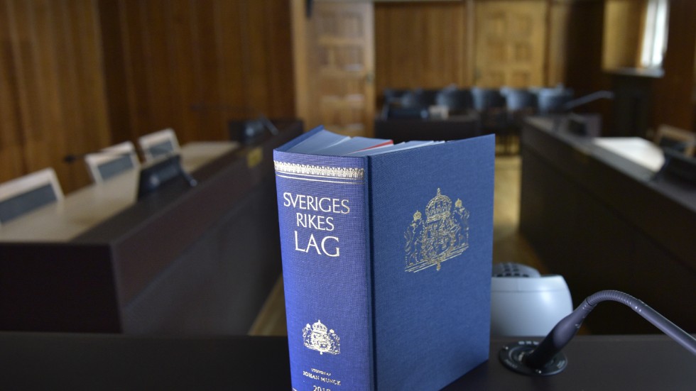 Lagstiftningen mot barnäktenskap skärptes 2019 till att barnäktenskap som ingåtts i andra länder inte godkänns i Sverige. Ändå tvingas flickor i Sverige fortfarande att gifta sig.