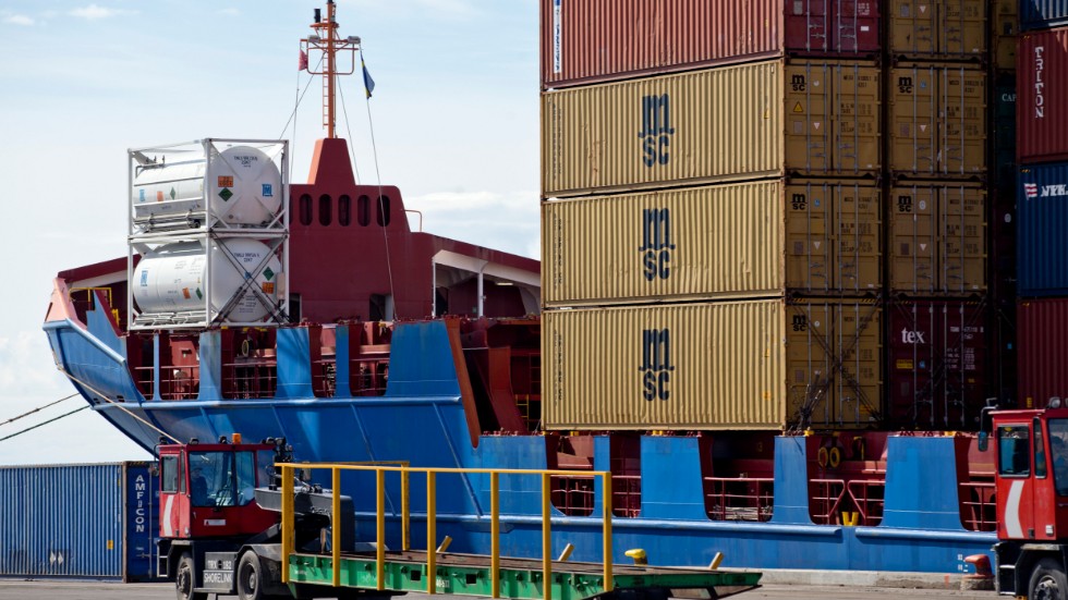 SCA har successivt minskat sina transporter med container från Haraholmen då man anser att det är för dyrt. (Arkivbild)
