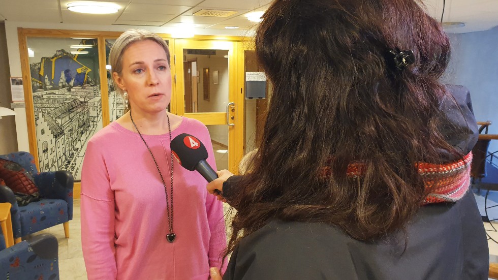 Anna Lindh Wikblad gjorde intervjuer i stadshuset efter beskedet att Niklas Nordström avgår.