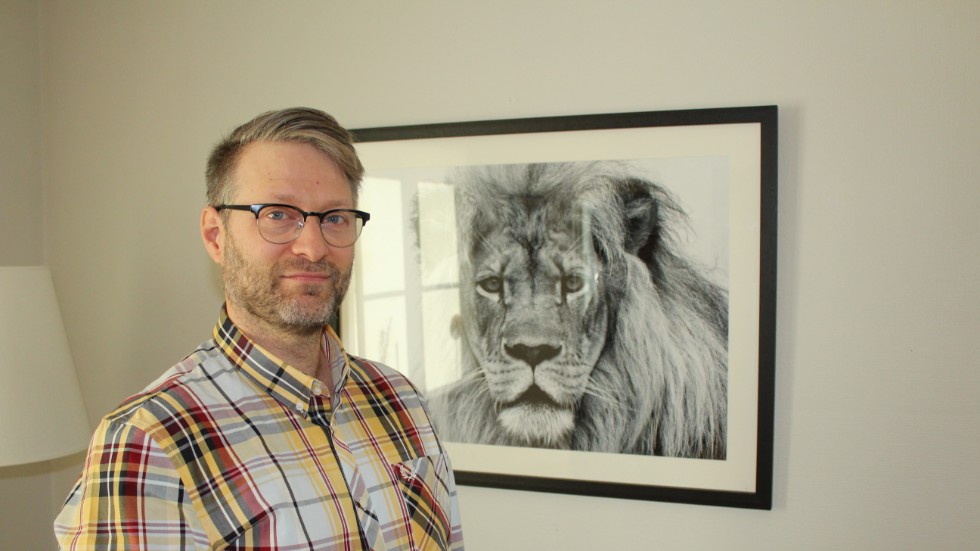Torbjörn Löwendahl ger ut boken "Stayin' alive" på eget förlag, Lionvalley Publishing.