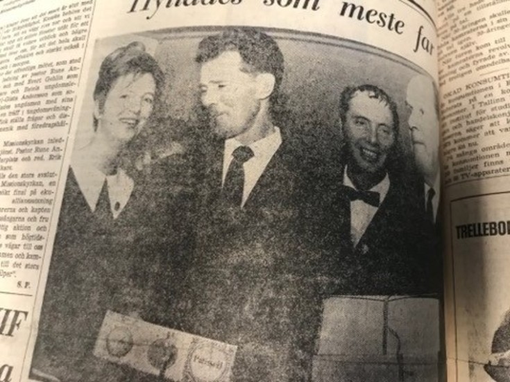 Kuriren för 50 år sedan: Gustav Karlsson, far till sex, och Arne Stenberg, far till tretton, hyllades av Kerstin Karlsson och Kurt Rönn i Vingåkers GDV.