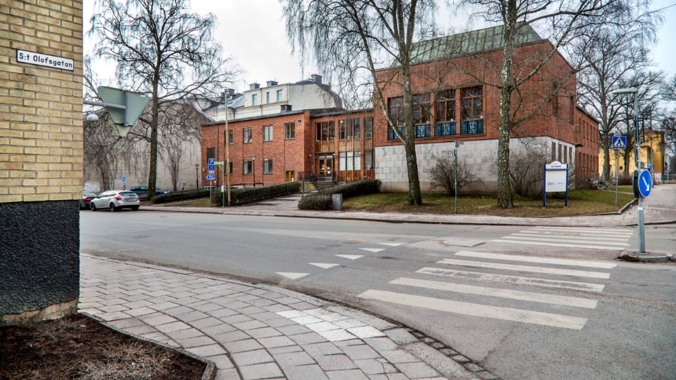 Gamla tingshuset från 1950-talet, ritat av arkitekt Bengt Kocken. Vy från Storgatan. 