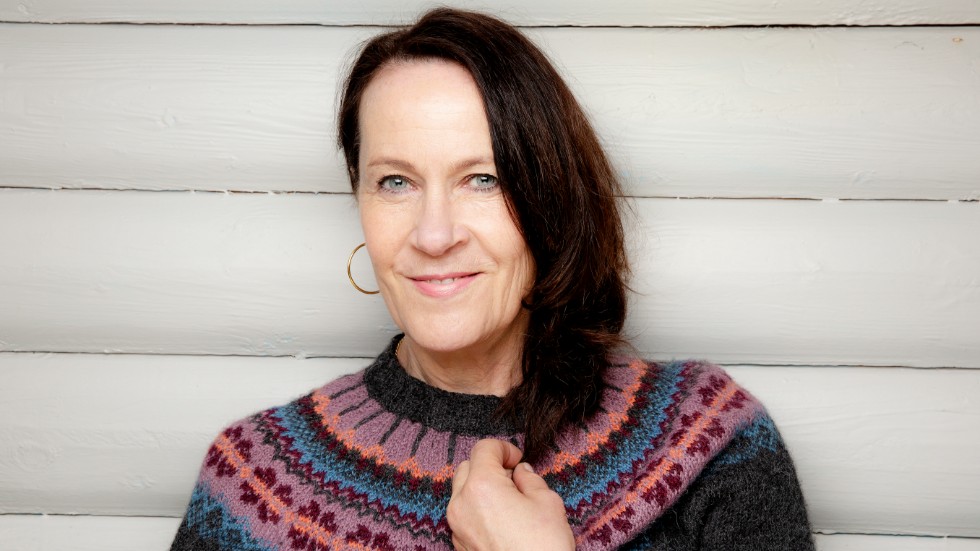 Vigdis Hjorth (född 1959) är en norsk författare med 30 utgivna böcker bakom sig. Hon fick för några år sedan sitt stora genombrott med boken "Arv och miljö".