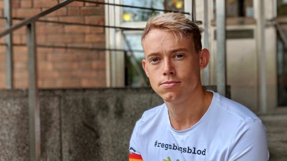 "Det är helt sjukt att föreskriften finns kvar", menar Tobias Ström som kämpar för bi- och homosexuella mäns rätt att donera blod.