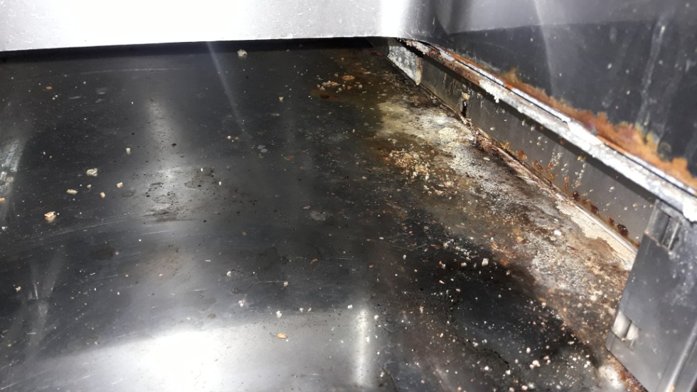 Så här såg det ut i ett kylutrymme vid serveringen på Munktellbadets restaurang när miljökontoret gjorde en oanmäld kontroll nyligen.