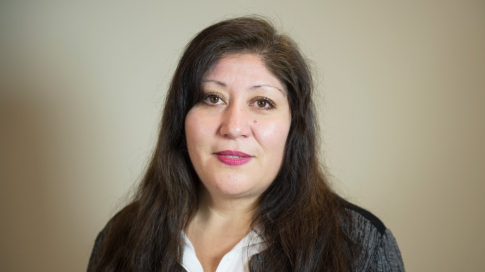 Lorena Ramos (Vfp) är öppen för att personal som blivit varslad på Karolinska kan rekryteras till den sörmländska sjukvården.
