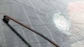 Okänd slog sönder bilruta i Totebo