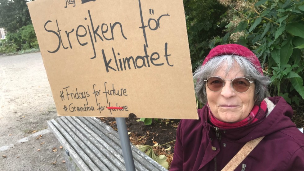 68-åriga Dorothee Hildebrandt demonstrerar utanför Gröna kulle hela veckan. 
