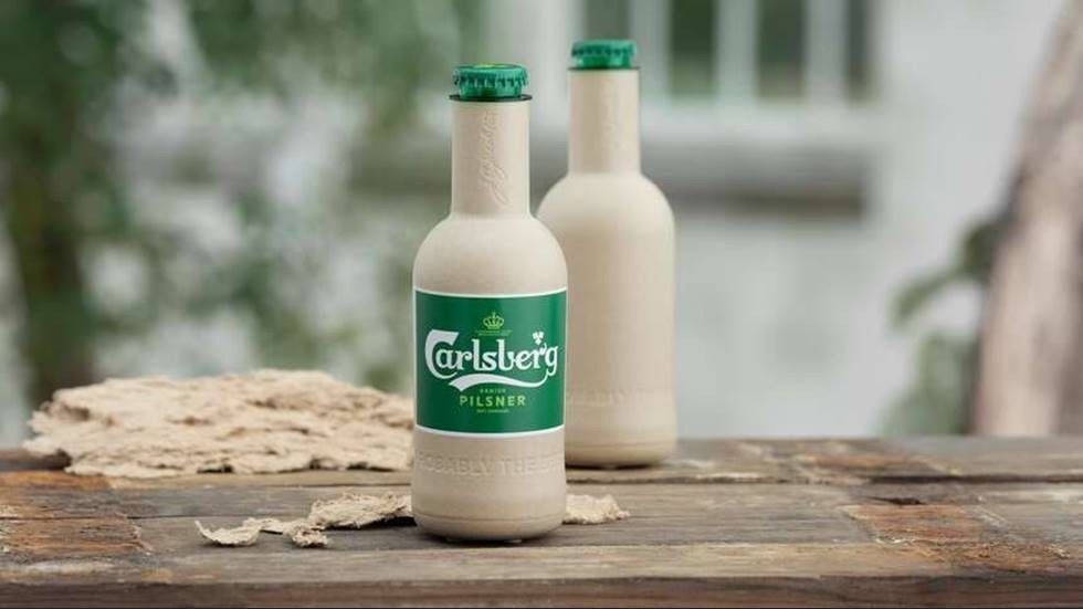 Nu släpps öl i pappflaska. Norrbottensföretaget Billerud Korsnäs har varit med om att ta fram prototypen tillsammans med Carlsberg.