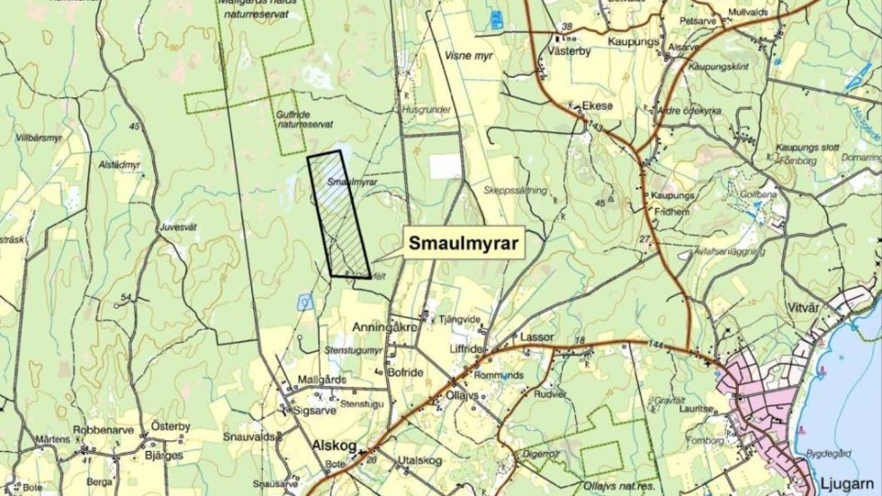 Naturreservatet Smaulmyrar ligger två kilometer norr om Alskog kyrka.