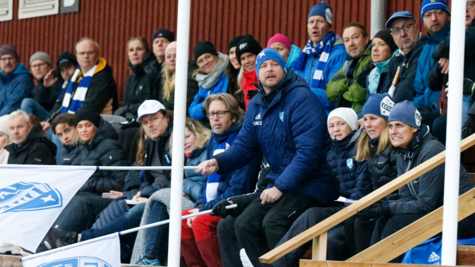 Per Jensen, sportchefen i IFK Luleå, agerade supporter i söndagens match mot Piteå när IFK Luleå säkrade avancemanget till division 1.