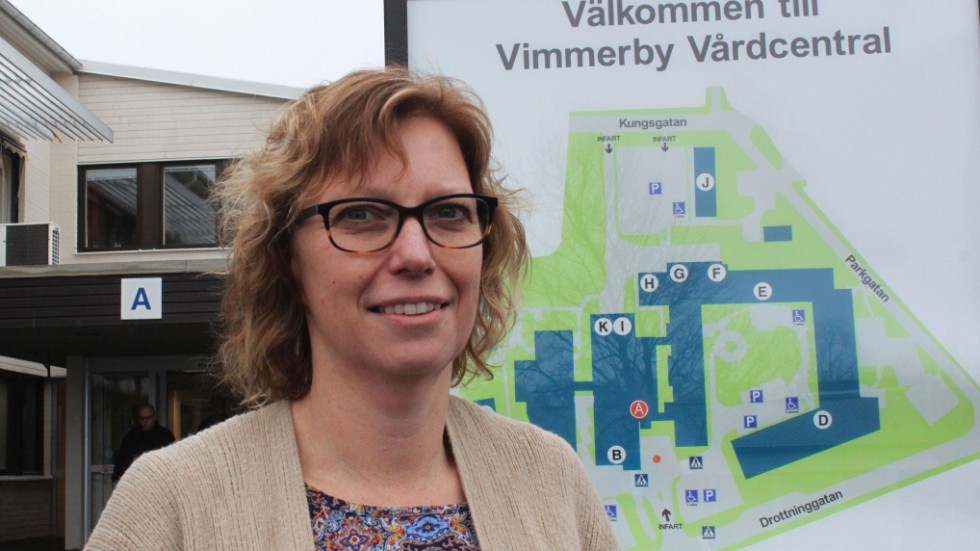"Patienter som haft kontakt med den smittade läkaren kommer att få information om att de kan ha utsatts", säger Camilla Ljungdahl, basenhetschef på Vimmerby hälsocentral.