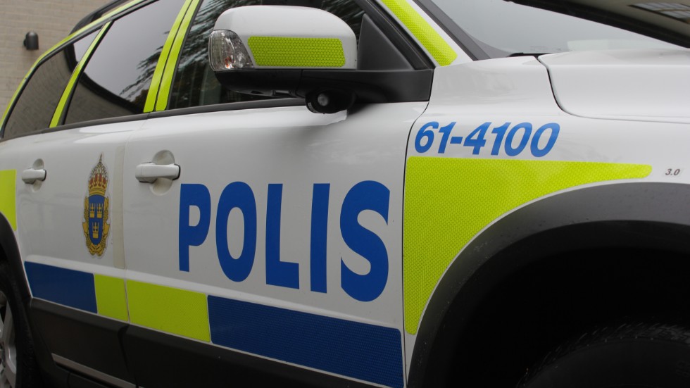 Polisen har fått in en anmälan om en ny tankborrning. Den här gången är det en parkerad bil på Lindvägen i Hultsfred som drabbats.