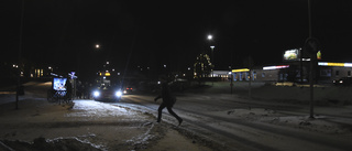 Mörk övergång vid busshållplats på Porsön