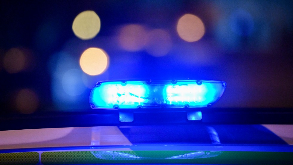 Tre personer greps efter ett väpnat rån mot en snabbmatsrestaurang i Luleå.