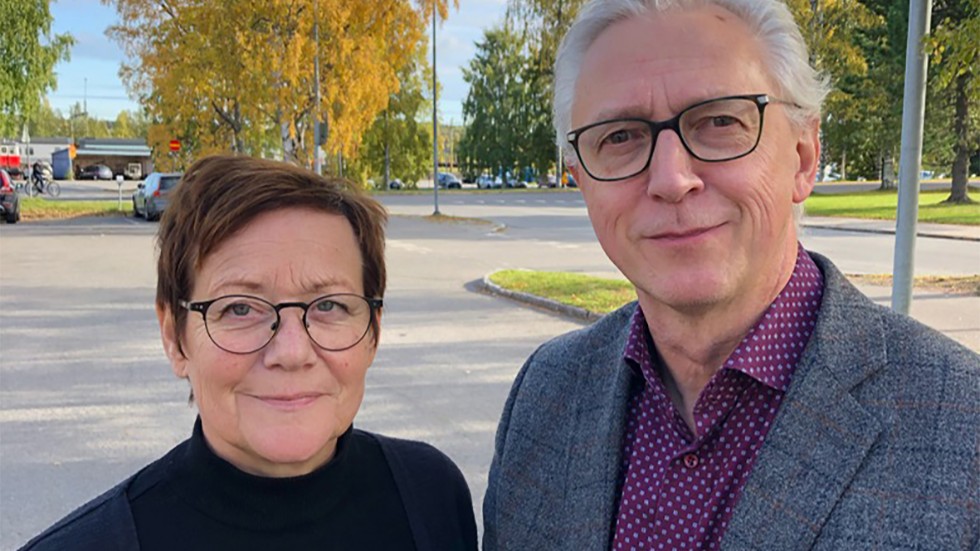 Helena Persson, Länstrafikens upphandlingsansvarige och Mats Aspemo, vd för Regionala Kollektivtrafikmyndigheten Norrbotten. " Det råder sekretess under upphandlingen. Vi vill inte förekomma LOU".