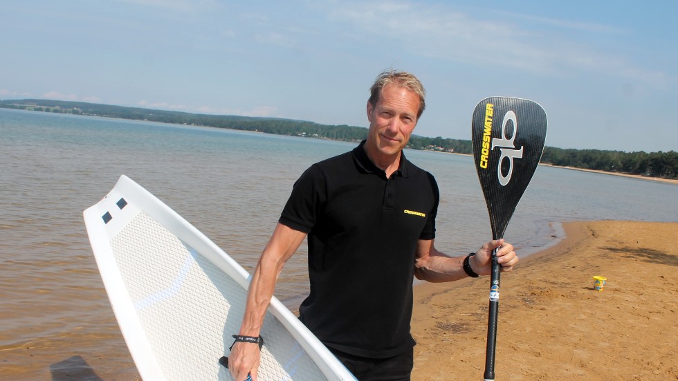 Magnus Lindstedt, regerande svensk mästare, är med och testar det nya SUP-loppet på Göta kanal på lördag. Faller testet väl ut kan det bli tradition.