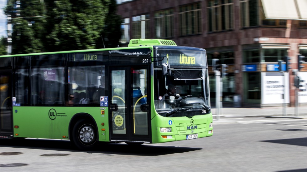 En kort bussresa med reskassa kostar mer per mil än med bil, skriver  Arne Roos.