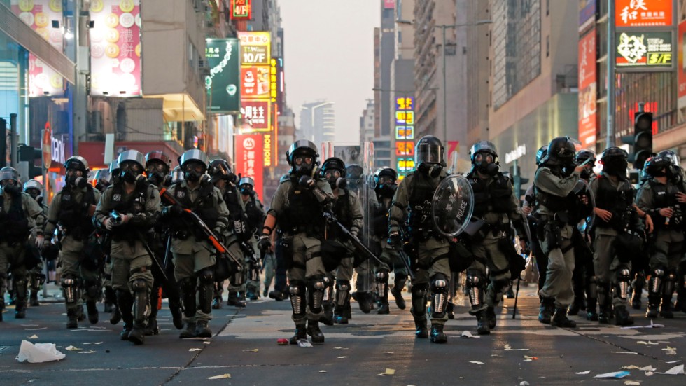 På den kinesiska årsdagen fortsatte upptrappningen med att en kinesisk polis sköt en aktivist i bröstet och fortsatte med sina våldsamma försök att försök att slå tillbaka protesterna. 