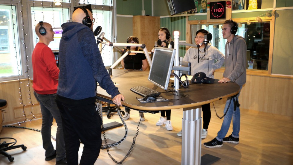 William Gunnerud, Thea Lindberg och Wilma Åman provade på att sända radio.