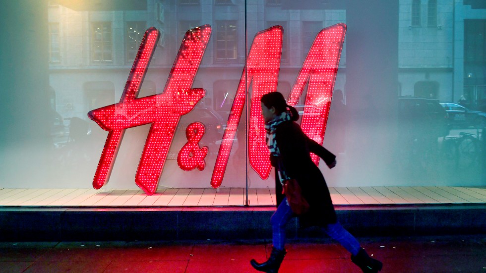 Fler företag bord haka på H&M:s bojkott för att sätta ner foten mot Kina, menar debattörerna.