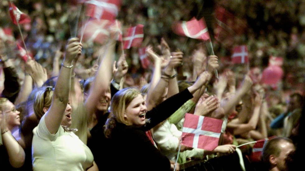 Den danska nationalismen tar sig andra uttryck än den svenska. Danskarna älskar att vifta med sin rödvita flagga och att hänge sig åt det Steen Andersen kallar "hyggenationalism". Arkivbild från Eurovision Song Contest.