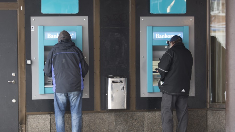  Bankomat anser att digitaliseringen av betaltjänster i grunden är någonting bra, men att kontanter behöver finnas kvar under överskådlig tid, skriver Nina Wenning, vd Bankomat AB.