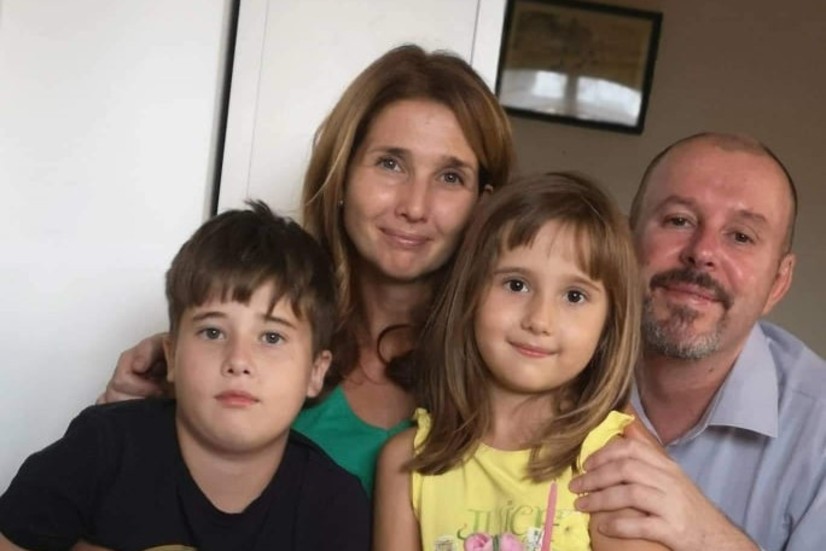 Vimmerbybon Annelie Tambour med sambon Giuseppe och barnen Leonardo och Vera. Familjen driver restaurang på Sicilien, men nu lever de som alla andra i Italien i sträng karantän.