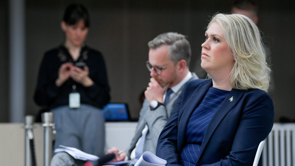 Socialminister Lena Hallengren (S) har fått frågan om den nya lagen som ger regeringen ökade maktbefogenheter på sitt bord. Arkivbild.