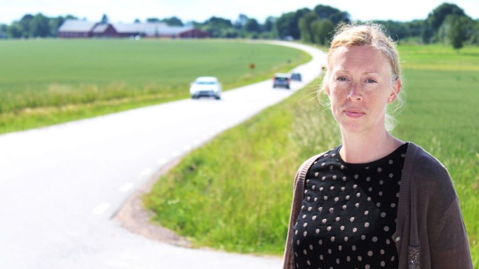 Åsa Ribendahl, rektor på Björkö friskola, får vänta på cykelvägen i fyra år till.