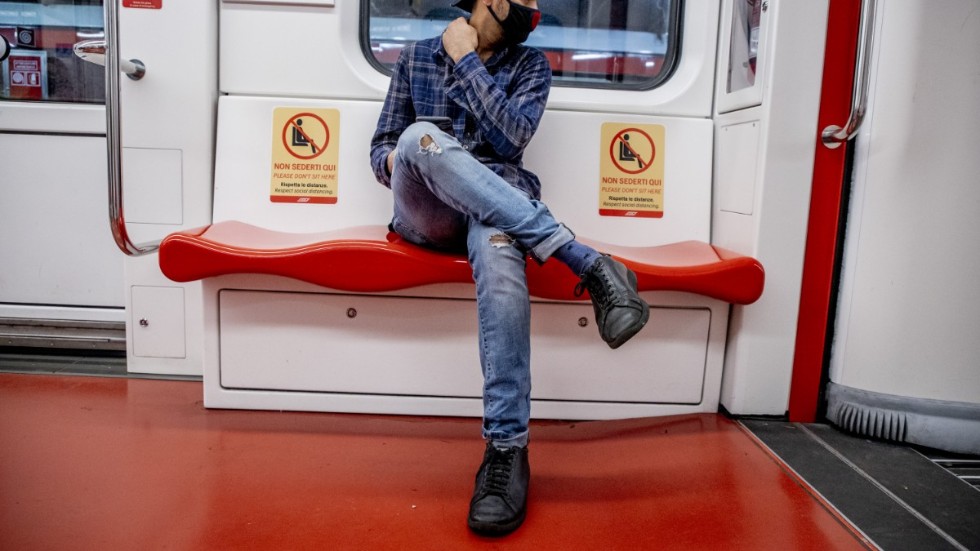 Resenär i tunnelbanan i Milano. Arkivbild.