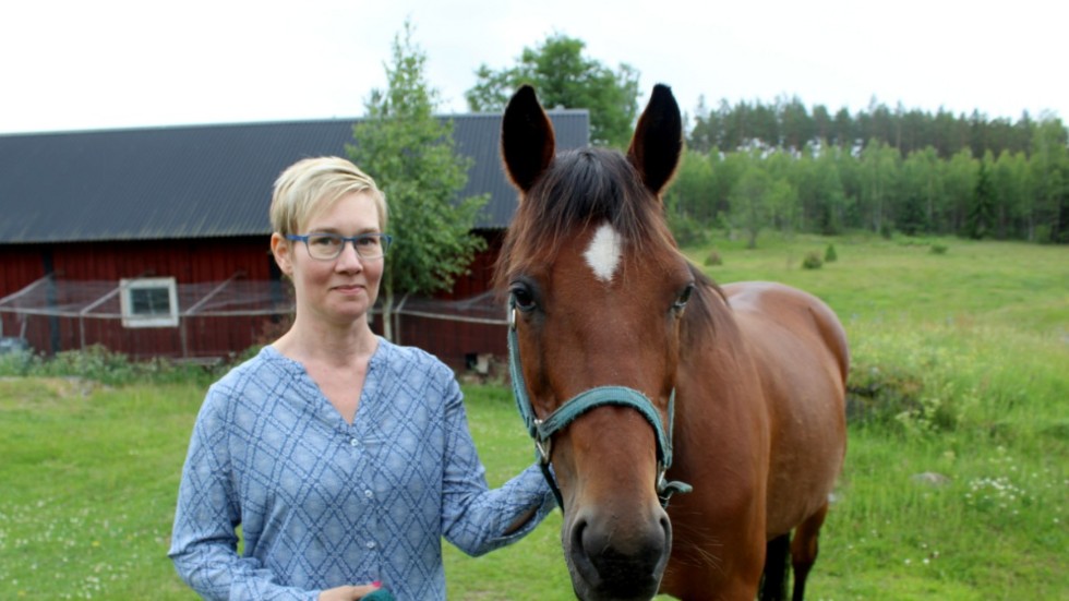 Caroline Axelssons första egna häst Calle som hon fick i tonåren firade nyligen 30 år. 