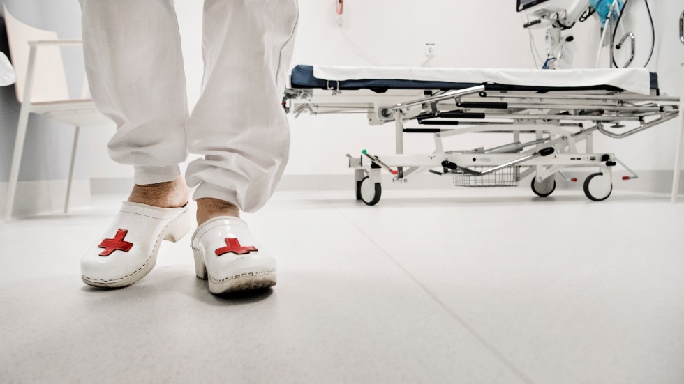En sjuksköterska på Vrinnevisjukhuset får kritik av IVO för fördröjd diagnos.