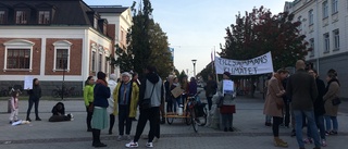 Global manifestation till Strängnäs: "Känns angeläget"