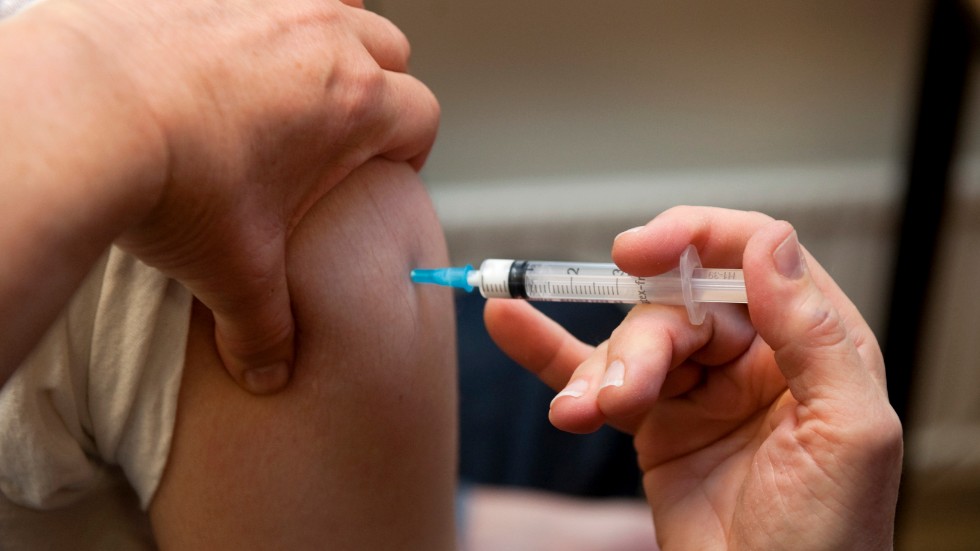 Arbetet för att förbereda för en eventuell massvaccinering av länets vuxna befolkning fortgår. 