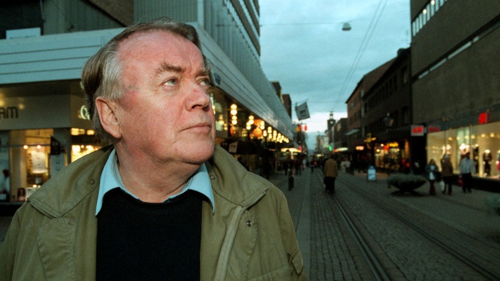Per Gunnar Evanders korthuggna språk har liknats vid Ernest Hemingways. Bilden togs vid författarens besök i Norrköping hösten 2004.