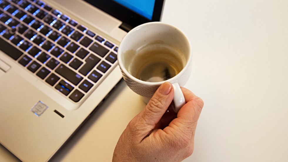 Skribenten menar att gratis kaffe skulle göra Skellefteå kommun mer attraktiv som arbetsgivare.