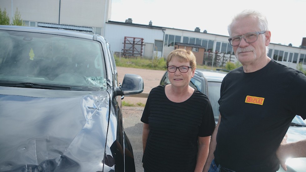 "Det här kan bli en av de sista bnilar vi tar oss an" säger Christina och Lars Nilsson som beslutat att lägga ner Vimmerby Bilplåt.