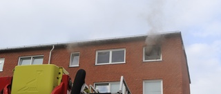 Räddningstjänst bekämpade brand i lägenhet