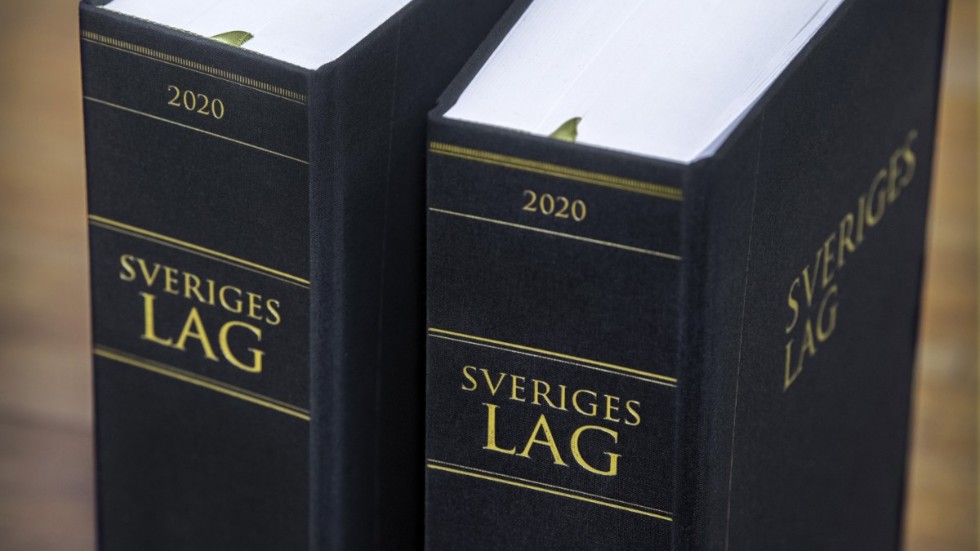 En man i 50-årsåldern döms av Alingsås tingsrätt till livstids fängelse för bland annat mord och brott mot griftefriden. Arkivbild.