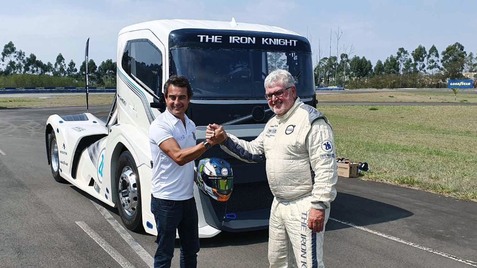 Brasilianaren Roberval Andrade har vunnit Formula Truck i Brasilien tre gånger och senast förra året med en Mercedes. Nu fick han möte svenske Boije Ovebrink och The Iron Knight.