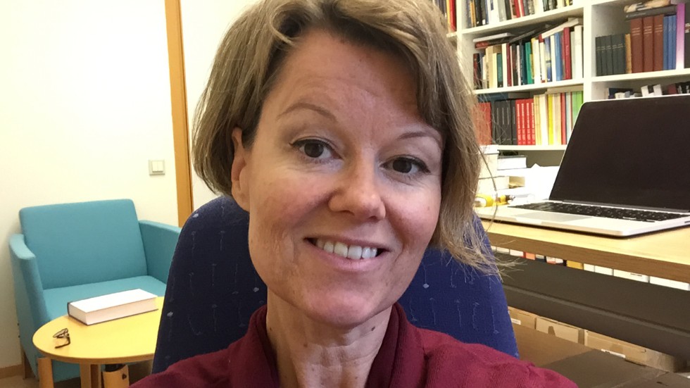 Åsa Arping, från Västervik, är professor i litteraturvetenskap vid Göteborgs universitet. Hon har arbetat med forskningsprojektet tillsammans med fyra kollegor.